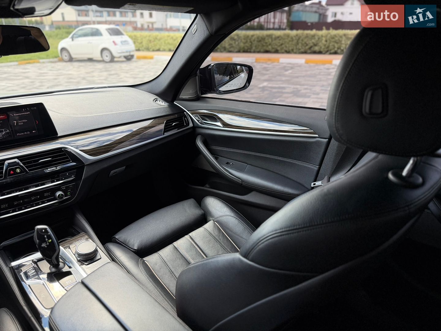BMW 5 Series 2019 VIN WBAJE5C52KWW32621 фото оголошення 23 з 62