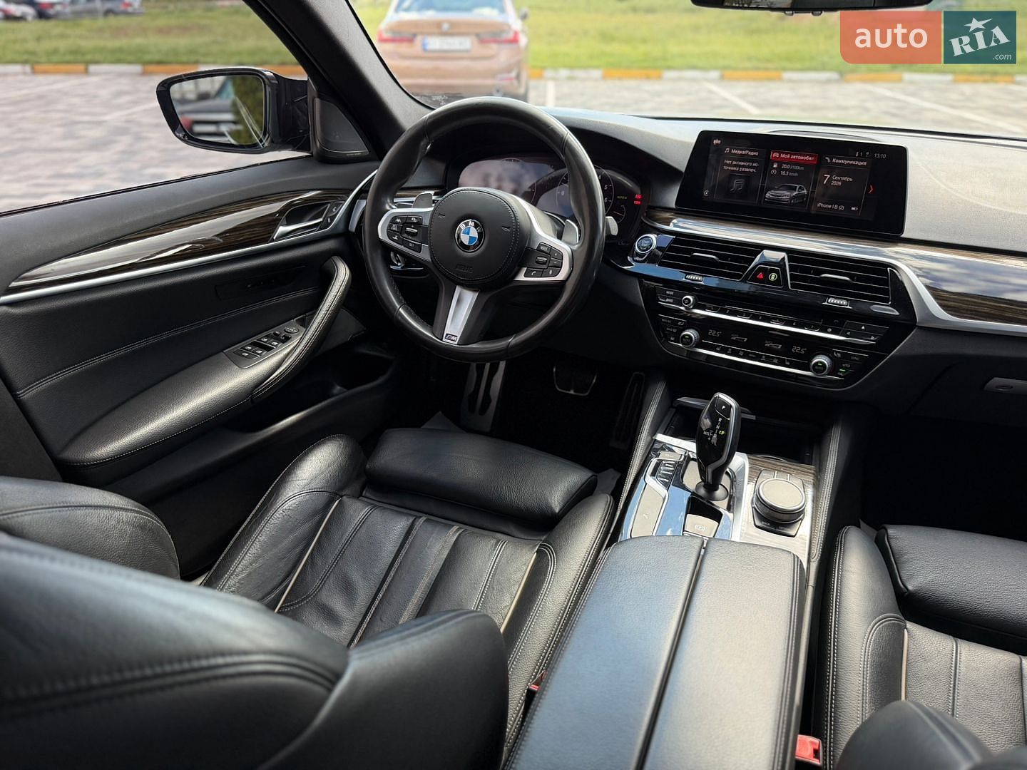 BMW 5 Series 2019 VIN WBAJE5C52KWW32621 фото оголошення 24 з 62