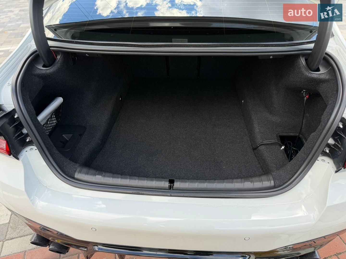 BMW 5 Series 2019 VIN WBAJE5C52KWW32621 фото оголошення 30 з 62