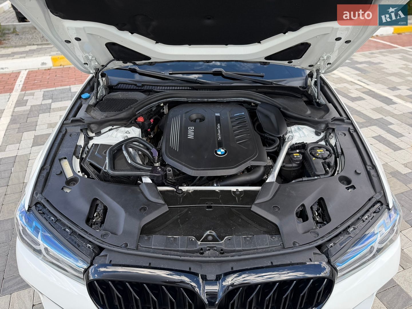 BMW 5 Series 2019 VIN WBAJE5C52KWW32621 фото оголошення 31 з 62