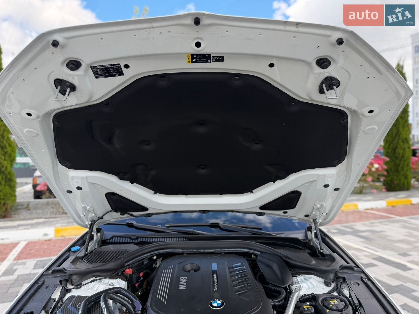 BMW 5 Series 2019 VIN WBAJE5C52KWW32621 фото оголошення 32 з 62