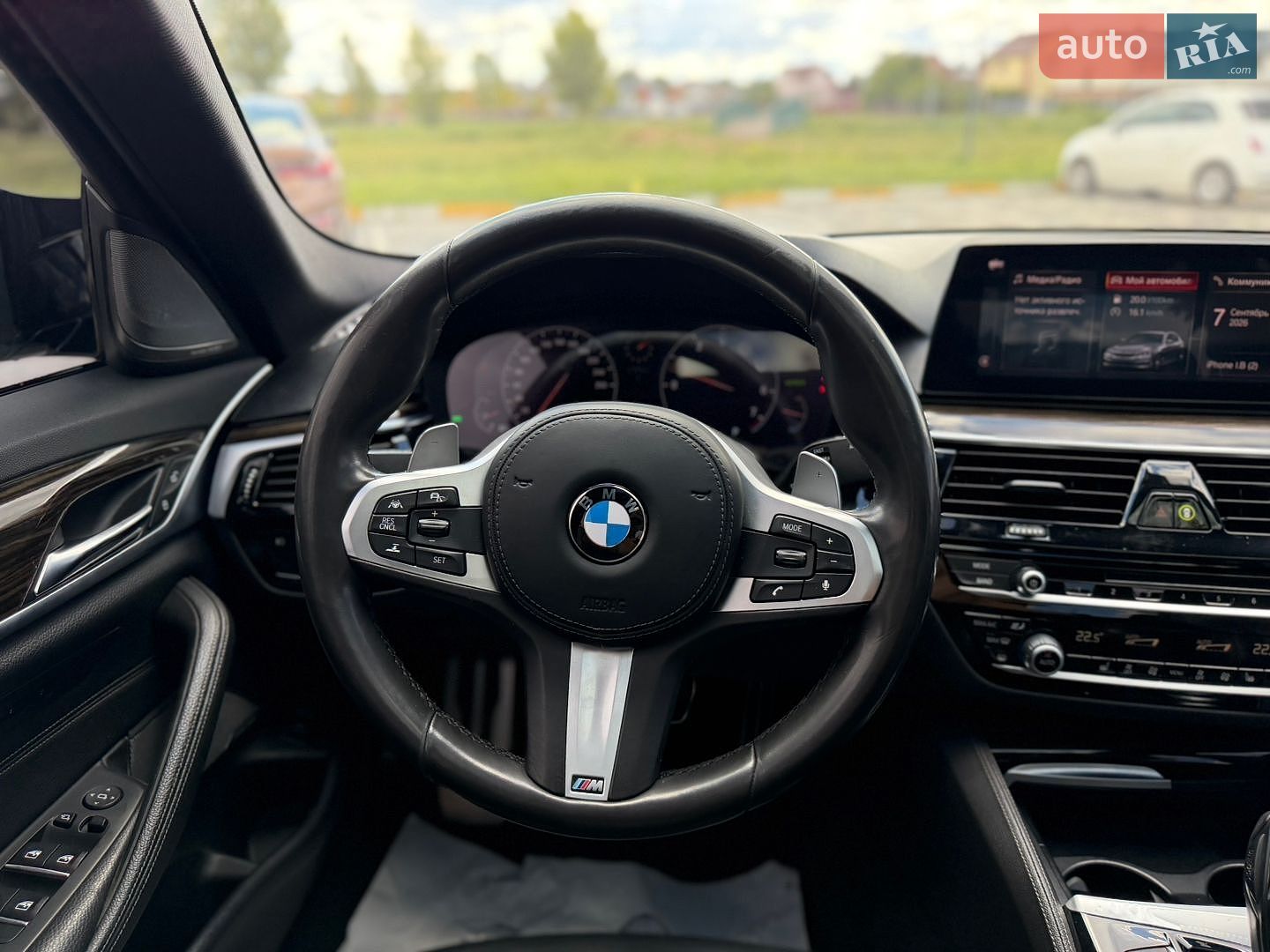BMW 5 Series 2019 VIN WBAJE5C52KWW32621 фото оголошення 27 з 62