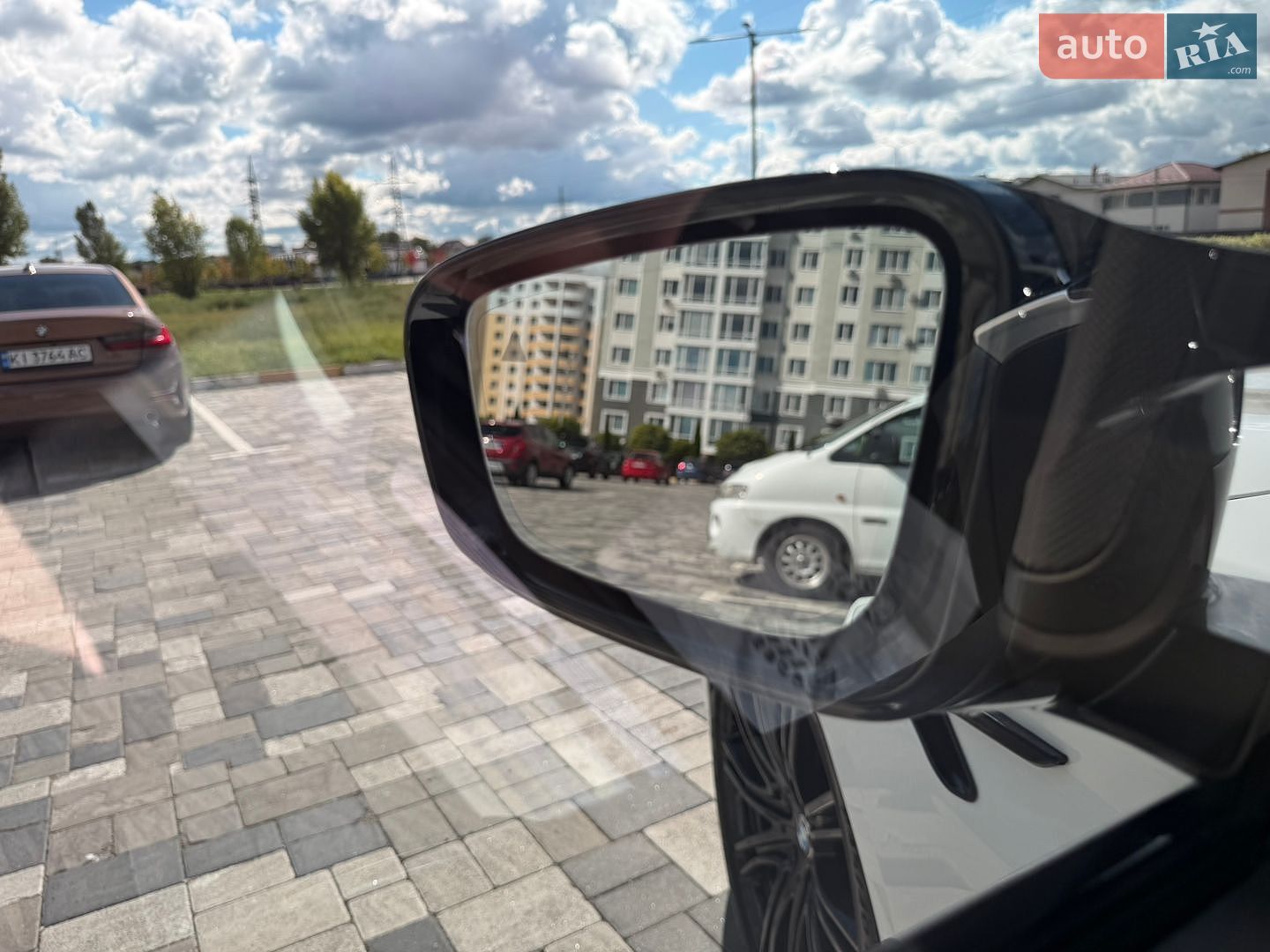 BMW 5 Series 2019 VIN WBAJE5C52KWW32621 фото оголошення 36 з 62