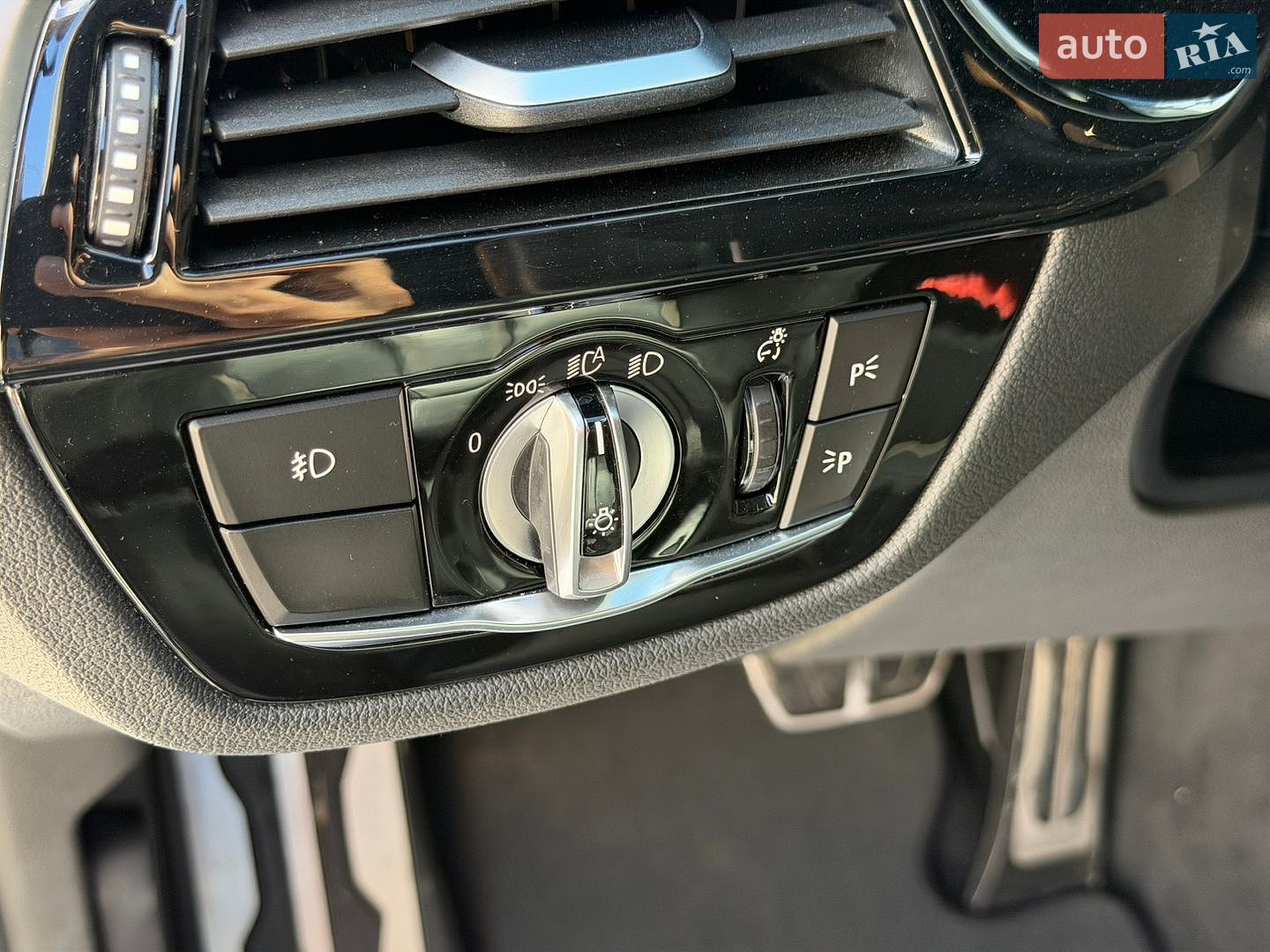 BMW 5 Series 2019 VIN WBAJE5C52KWW32621 фото оголошення 46 з 62