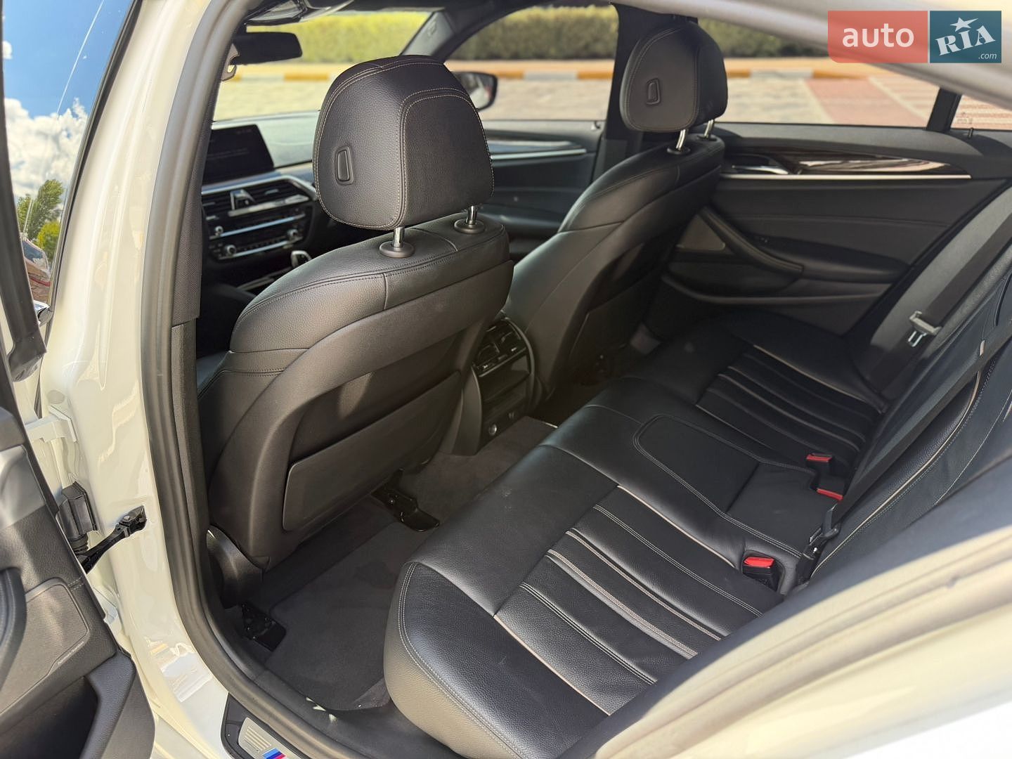 BMW 5 Series 2019 VIN WBAJE5C52KWW32621 фото оголошення 49 з 62