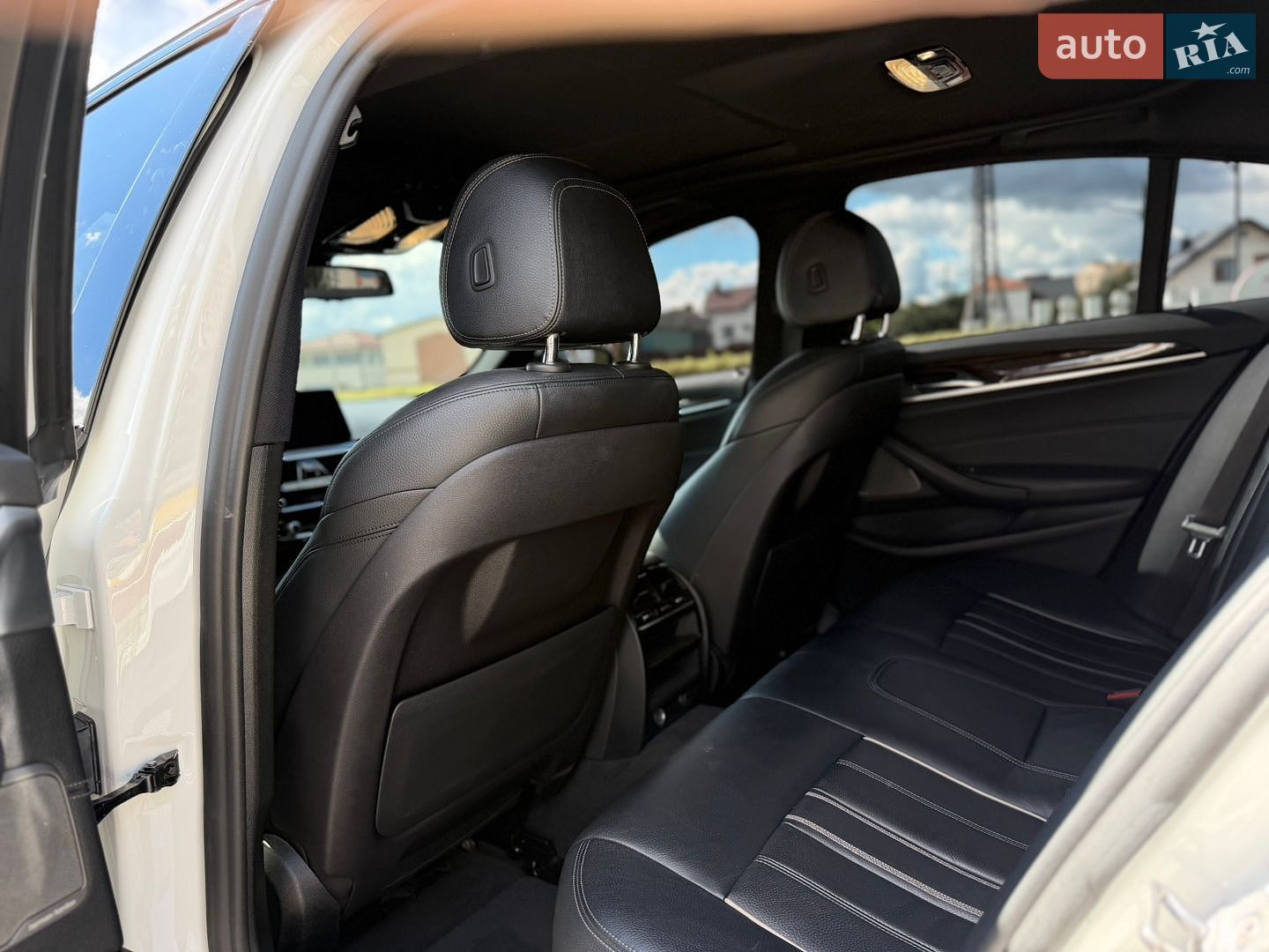 BMW 5 Series 2019 VIN WBAJE5C52KWW32621 фото оголошення 51 з 62