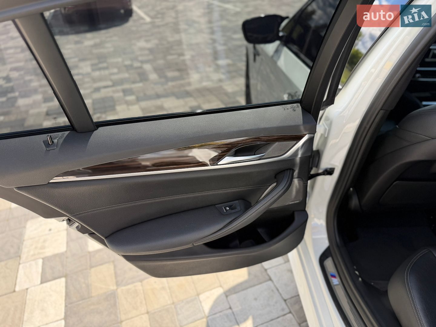 BMW 5 Series 2019 VIN WBAJE5C52KWW32621 фото оголошення 50 з 62
