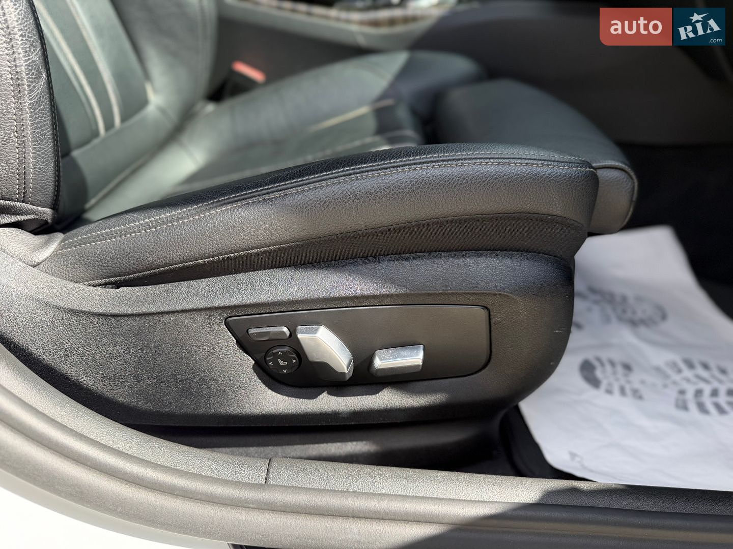 BMW 5 Series 2019 VIN WBAJE5C52KWW32621 фото оголошення 61 з 62