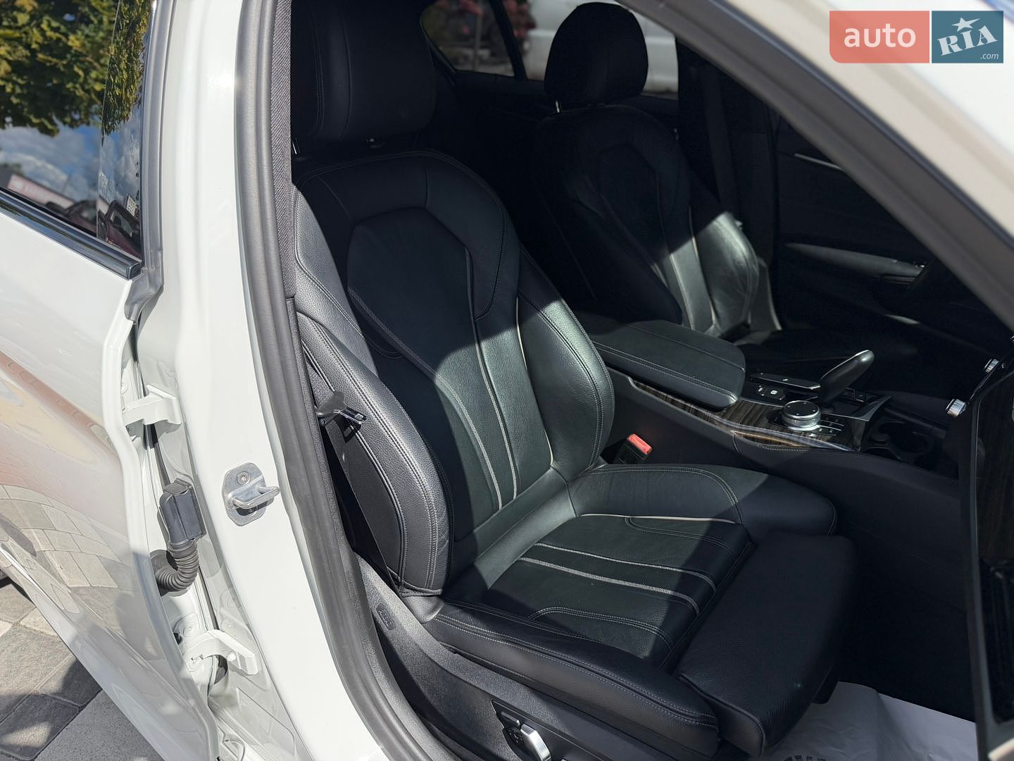 BMW 5 Series 2019 VIN WBAJE5C52KWW32621 фото оголошення 62 з 62