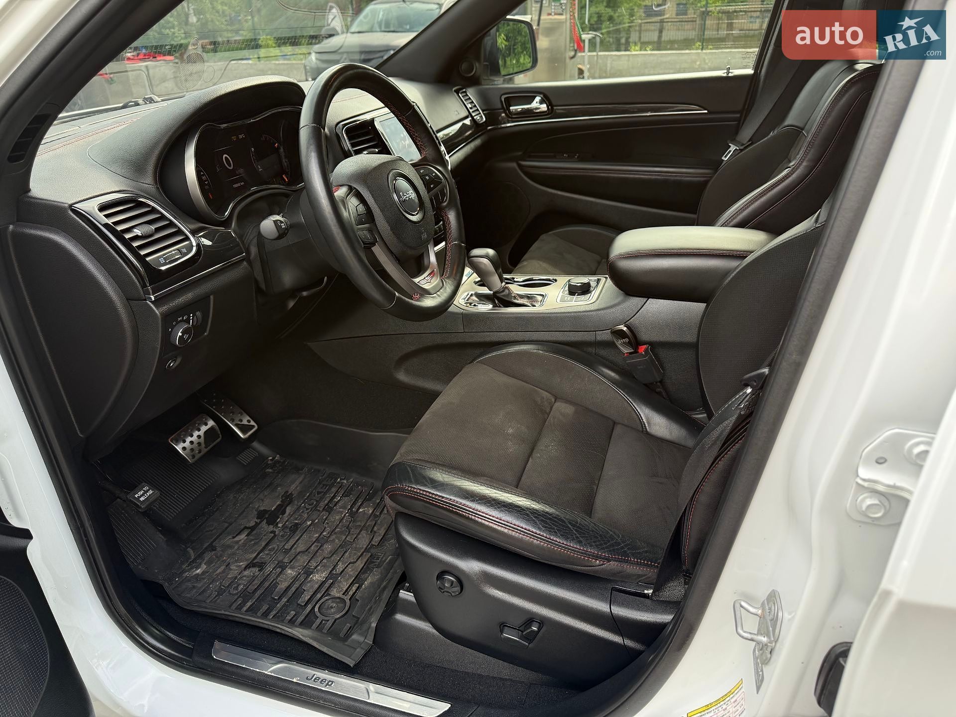 Jeep Grand Cherokee 2020 VIN 1C4RJFLG7MC588578 фото оголошення 29 з 39