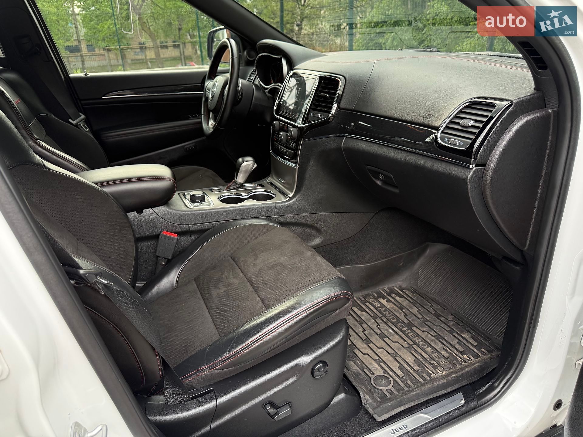 Jeep Grand Cherokee 2020 VIN 1C4RJFLG7MC588578 фото оголошення 5 з 39