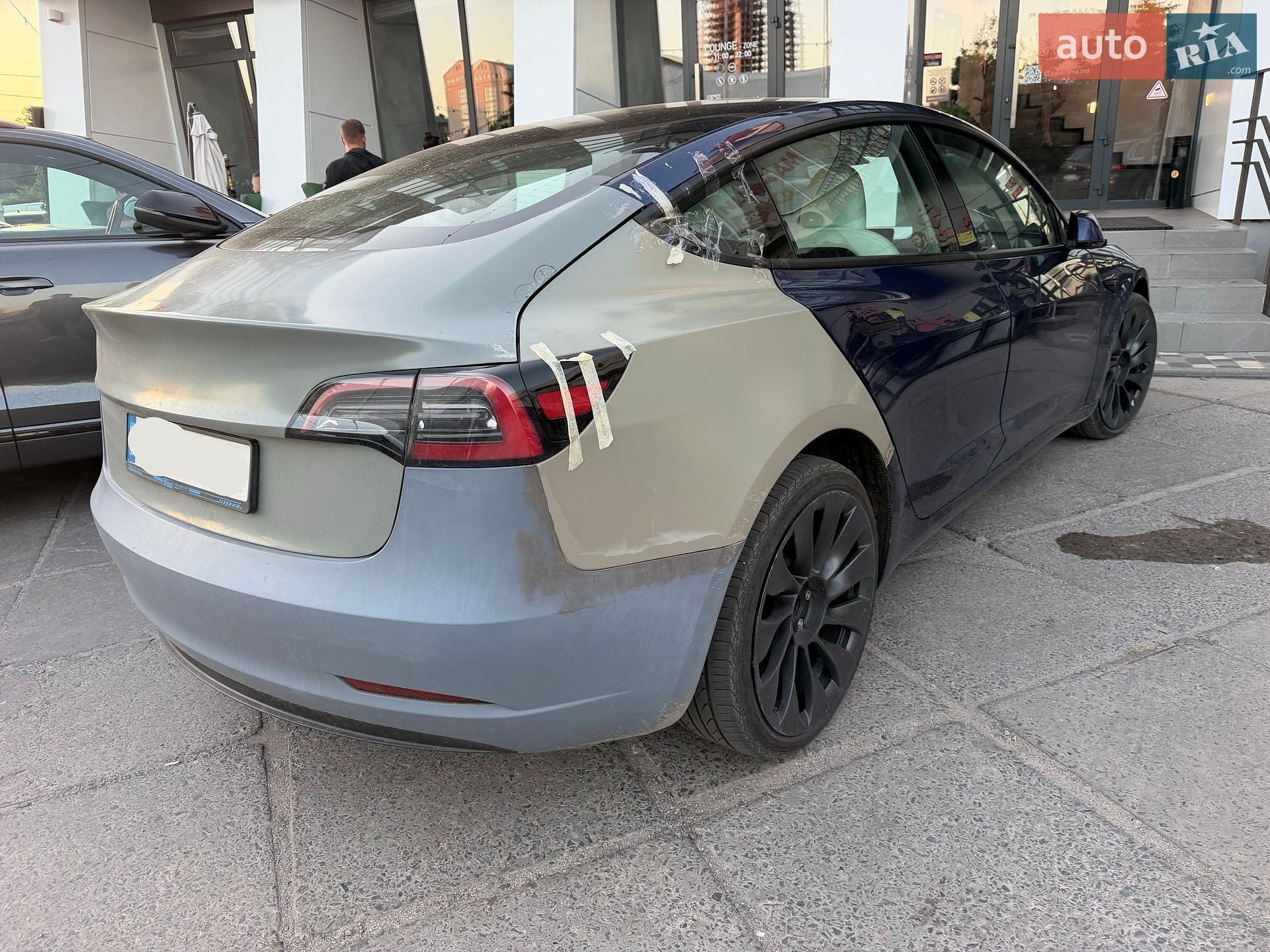 Tesla Model 3 2023 VIN 5YJ3E1EC5PF582678 фото оголошення 4 з 16