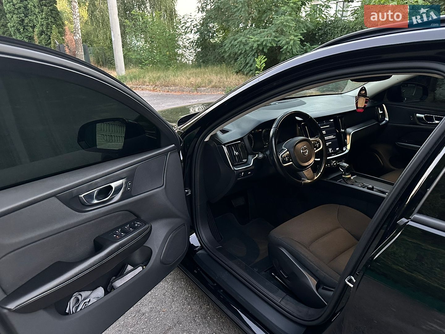 Volvo V60 2019 VIN YV1ZW72VDL2361774 фото оголошення 20 з 25