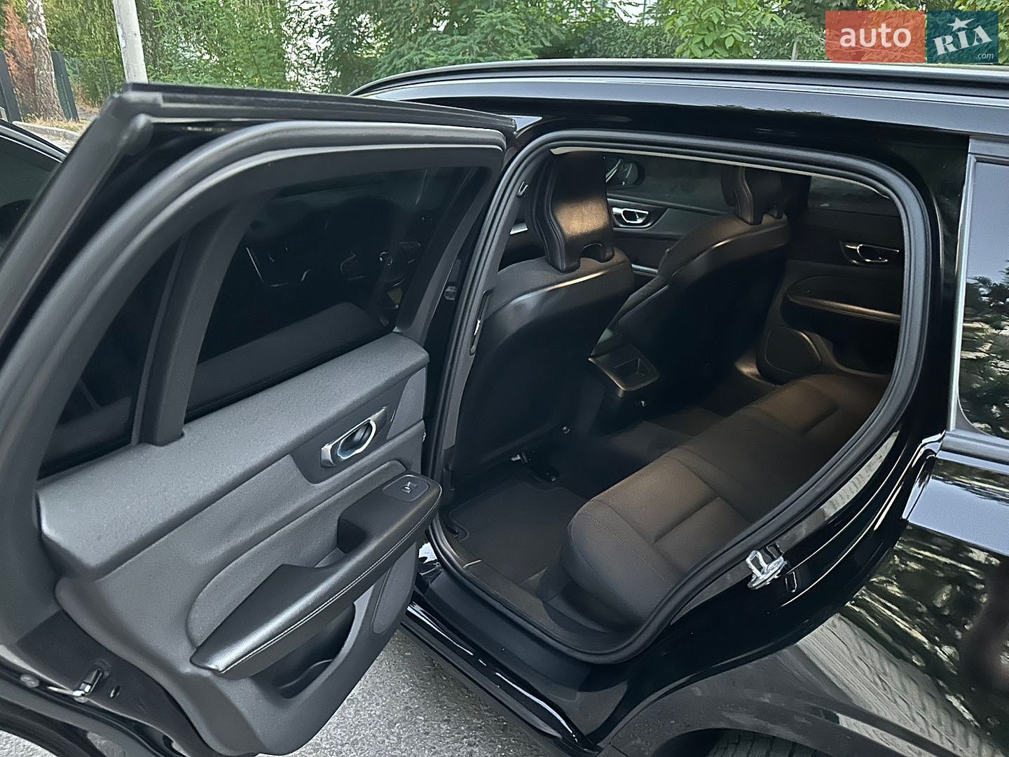Volvo V60 2019 VIN YV1ZW72VDL2361774 фото оголошення 21 з 25