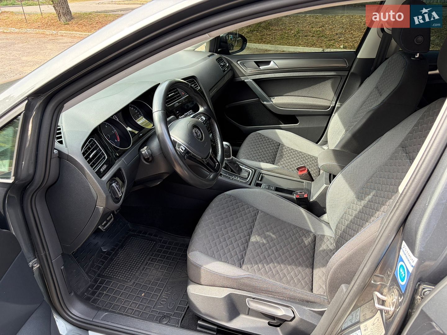 Volkswagen Golf 2018 VIN WVWZZZAUZKP519536 фото оголошення 22 з 35