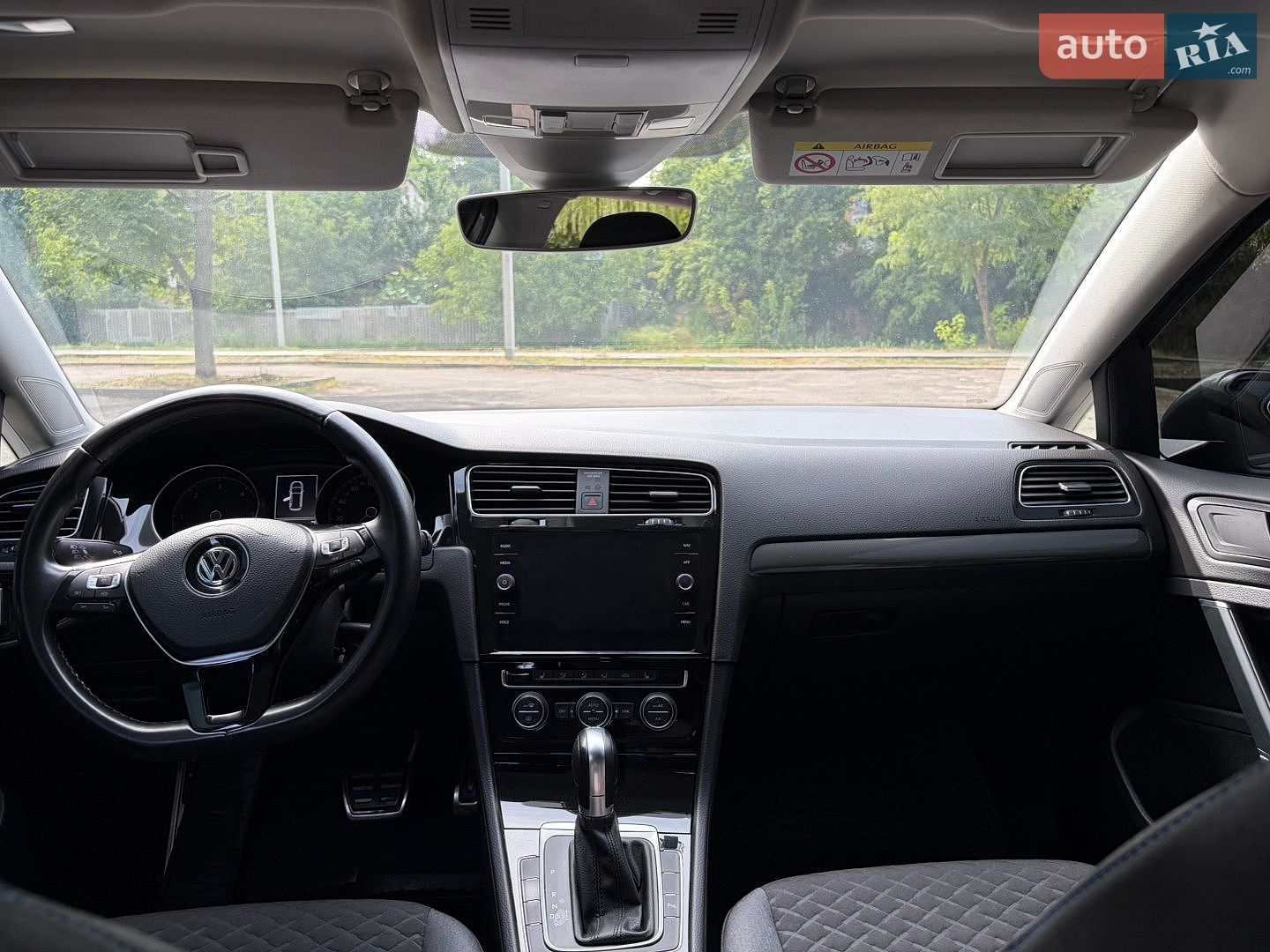 Volkswagen Golf 2018 VIN WVWZZZAUZKP519536 фото оголошення 28 з 35