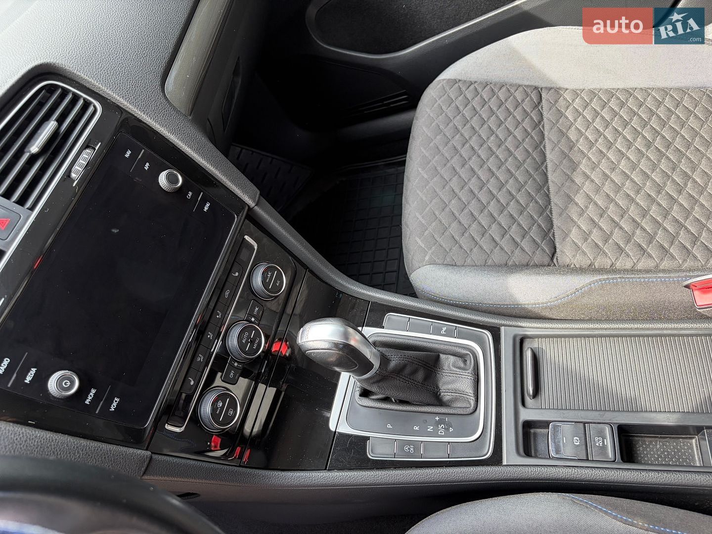 Volkswagen Golf 2018 VIN WVWZZZAUZKP519536 фото оголошення 25 з 35