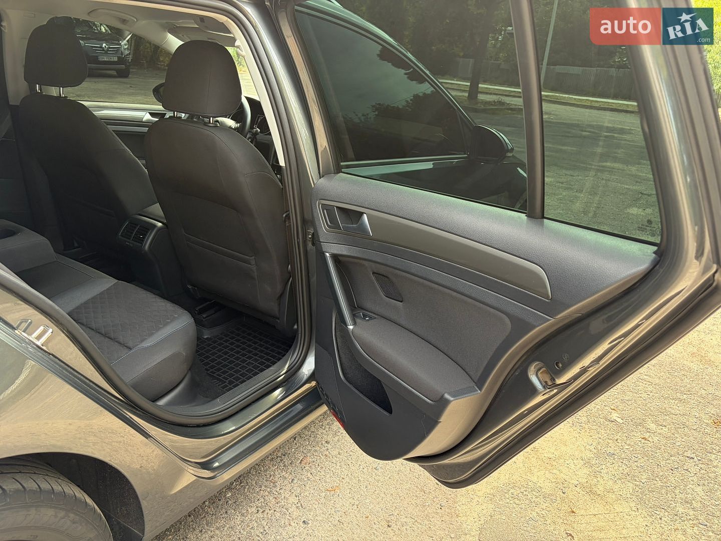 Volkswagen Golf 2018 VIN WVWZZZAUZKP519536 фото оголошення 30 з 35