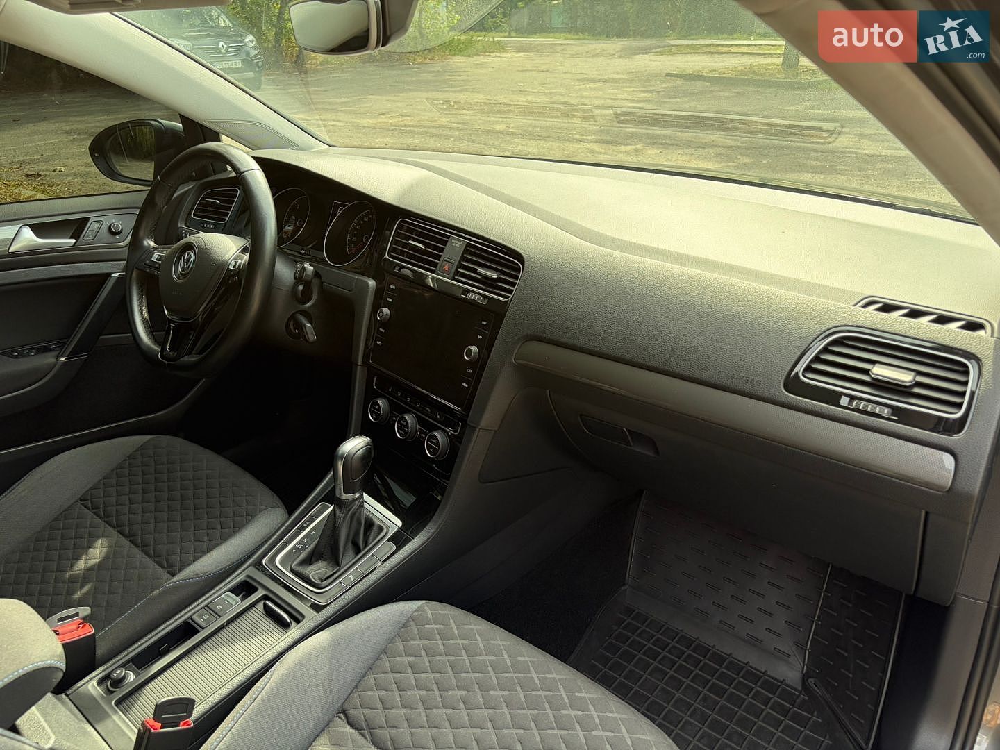 Volkswagen Golf 2018 VIN WVWZZZAUZKP519536 фото оголошення 32 з 35
