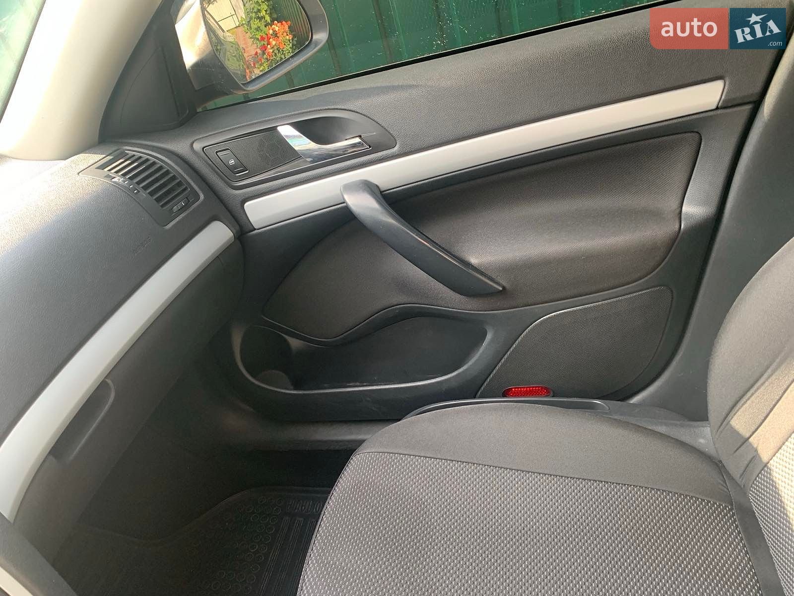 Skoda Octavia 2011 VIN TMBHA41Z4BB153394 фото оголошення 7 з 12