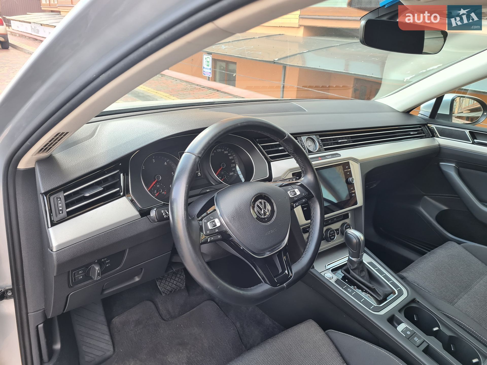 Volkswagen Passat 2018 VIN WVWZZZ3CZJE165833 фото оголошення 5 з 31