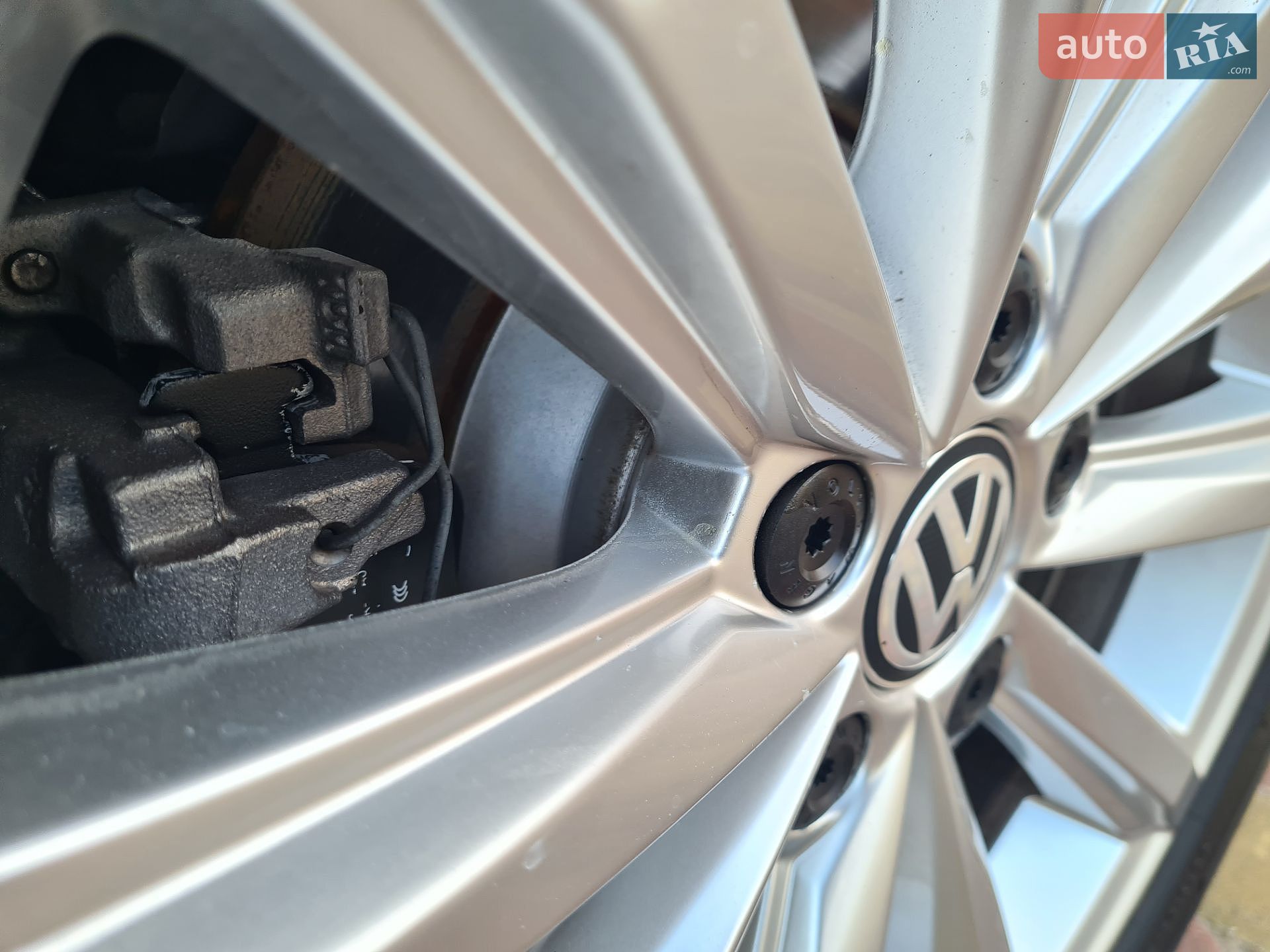 Volkswagen Passat 2018 VIN WVWZZZ3CZJE165833 фото оголошення 6 з 31