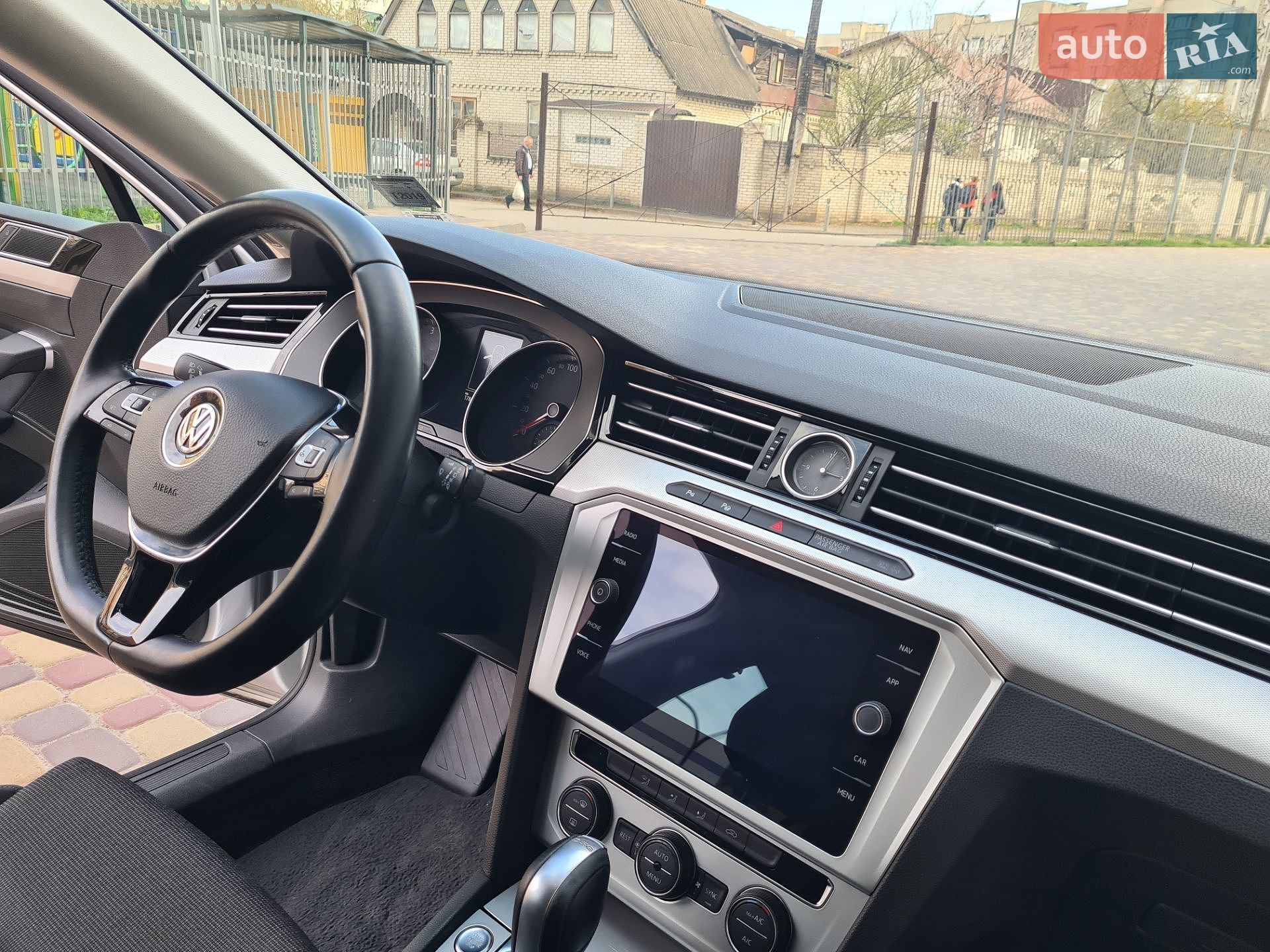 Volkswagen Passat 2018 VIN WVWZZZ3CZJE165833 фото оголошення 8 з 31