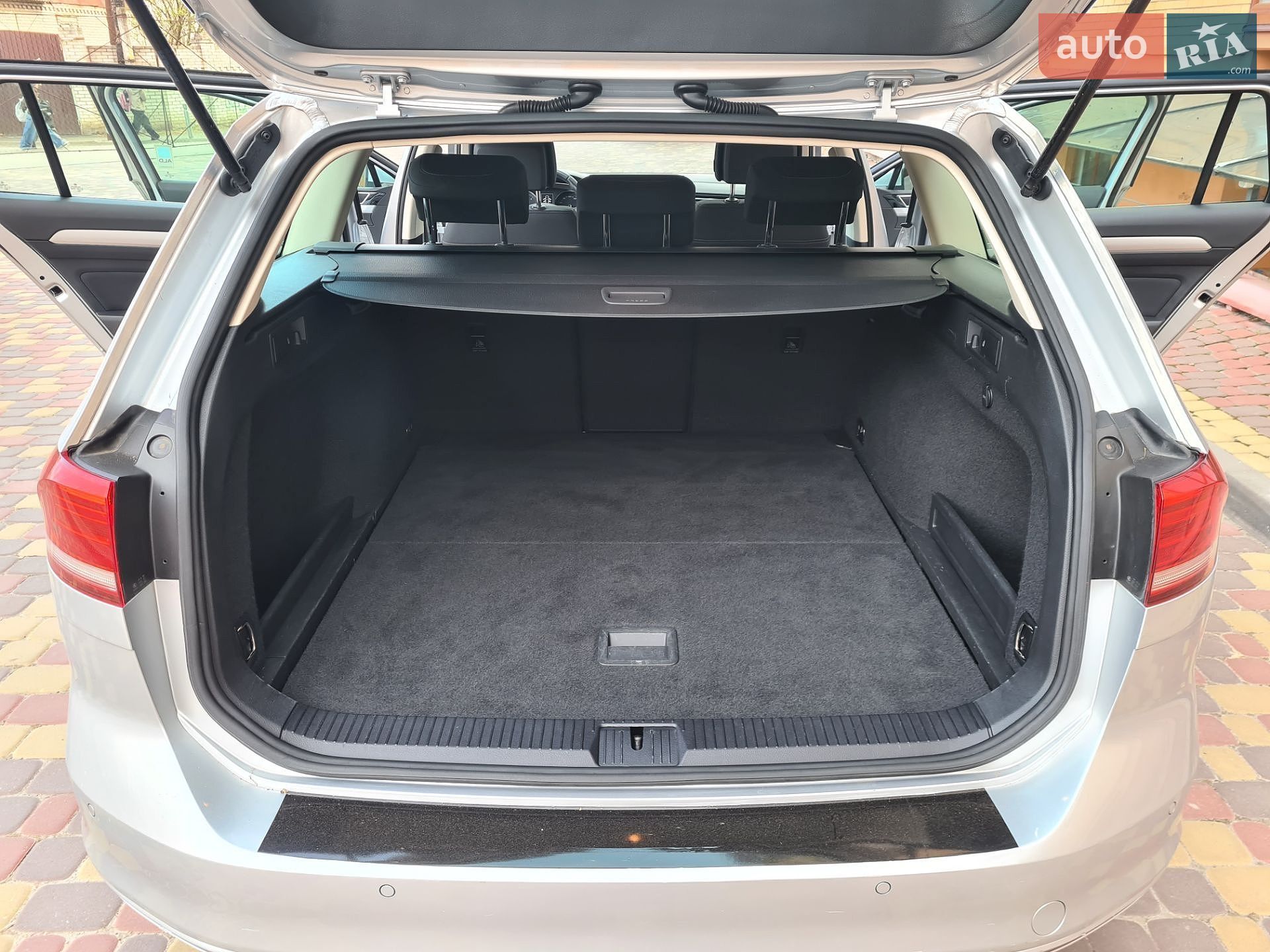 Volkswagen Passat 2018 VIN WVWZZZ3CZJE165833 фото оголошення 11 з 31