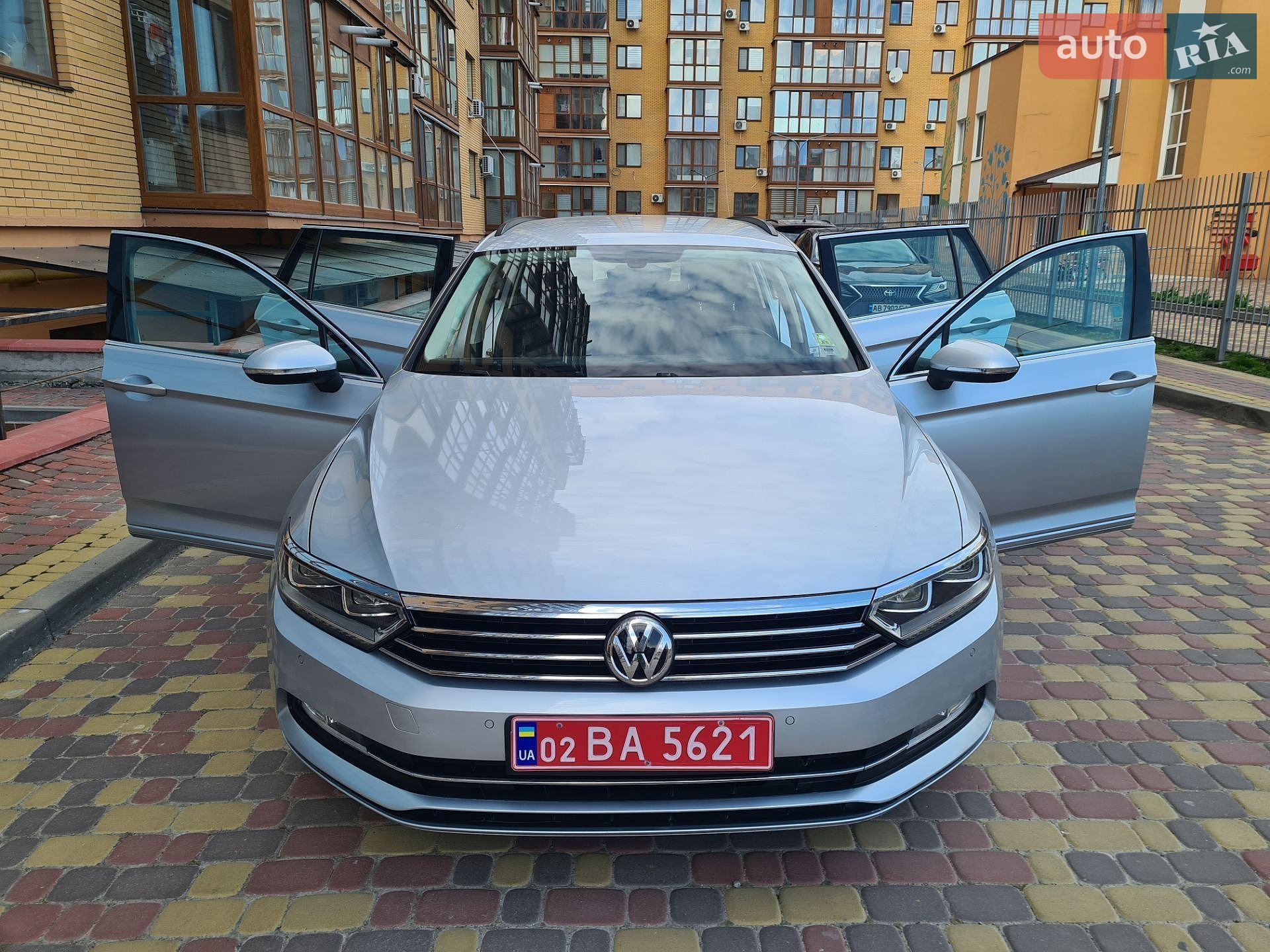 Volkswagen Passat 2018 VIN WVWZZZ3CZJE165833 фото оголошення 12 з 31