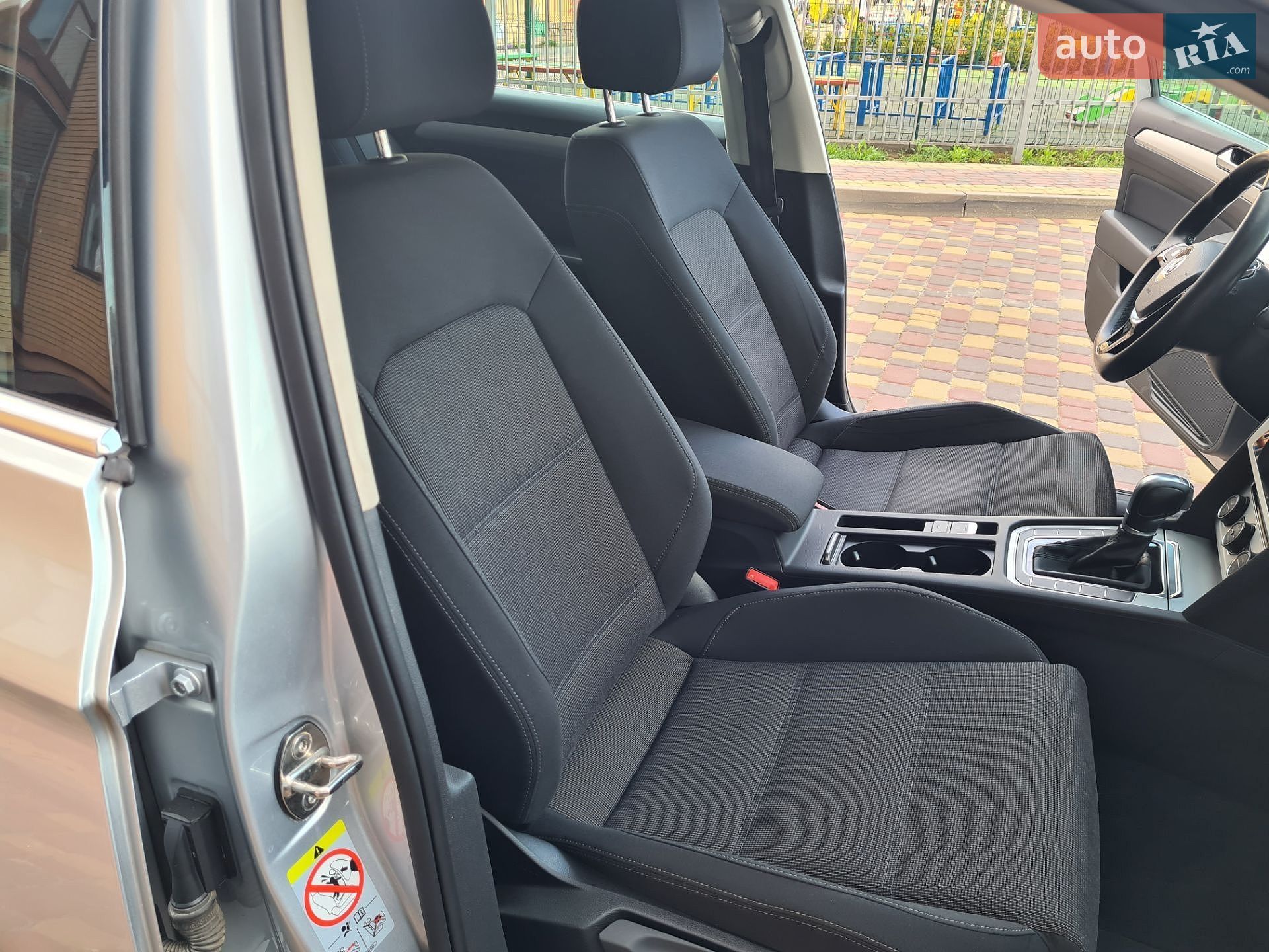 Volkswagen Passat 2018 VIN WVWZZZ3CZJE165833 фото оголошення 17 з 31