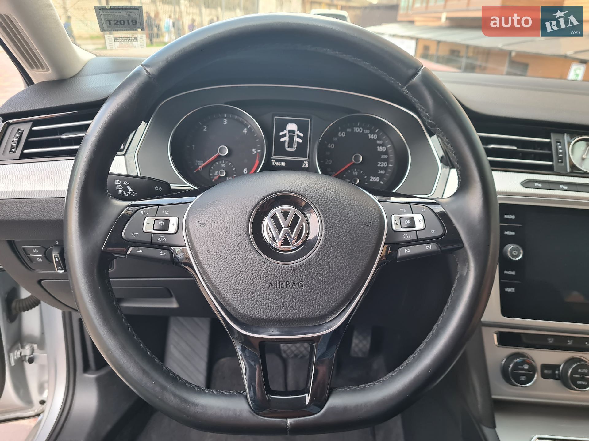 Volkswagen Passat 2018 VIN WVWZZZ3CZJE165833 фото оголошення 14 з 31