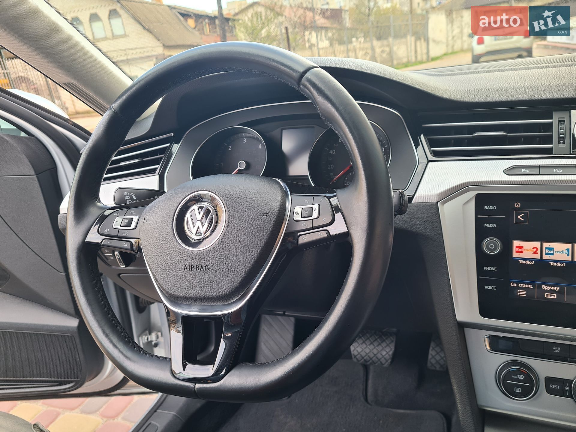 Volkswagen Passat 2018 VIN WVWZZZ3CZJE165833 фото оголошення 16 з 31