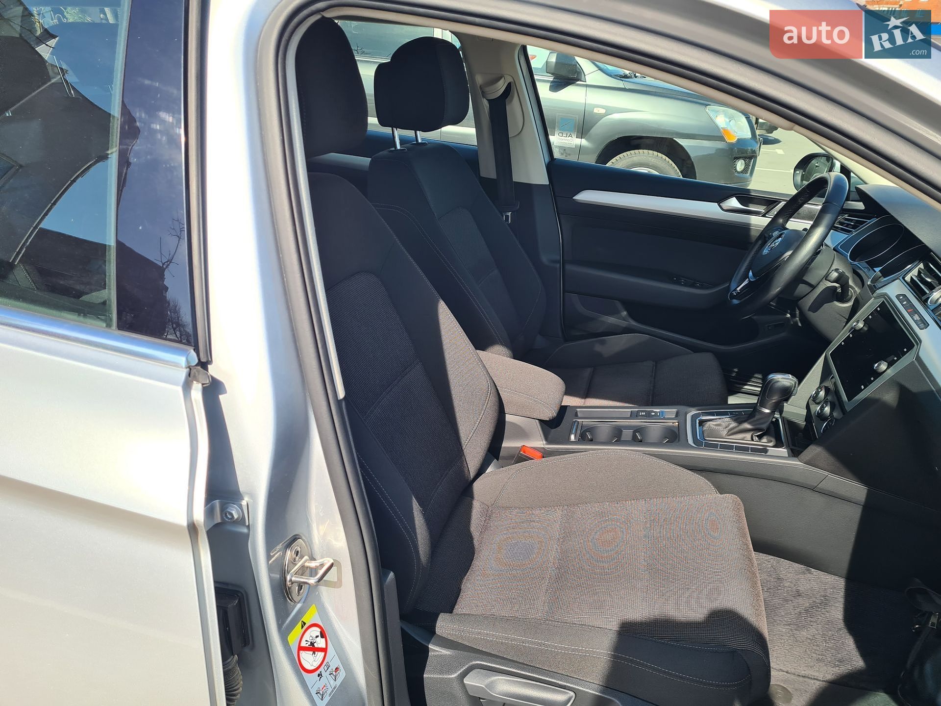 Volkswagen Passat 2018 VIN WVWZZZ3CZJE165833 фото оголошення 23 з 31