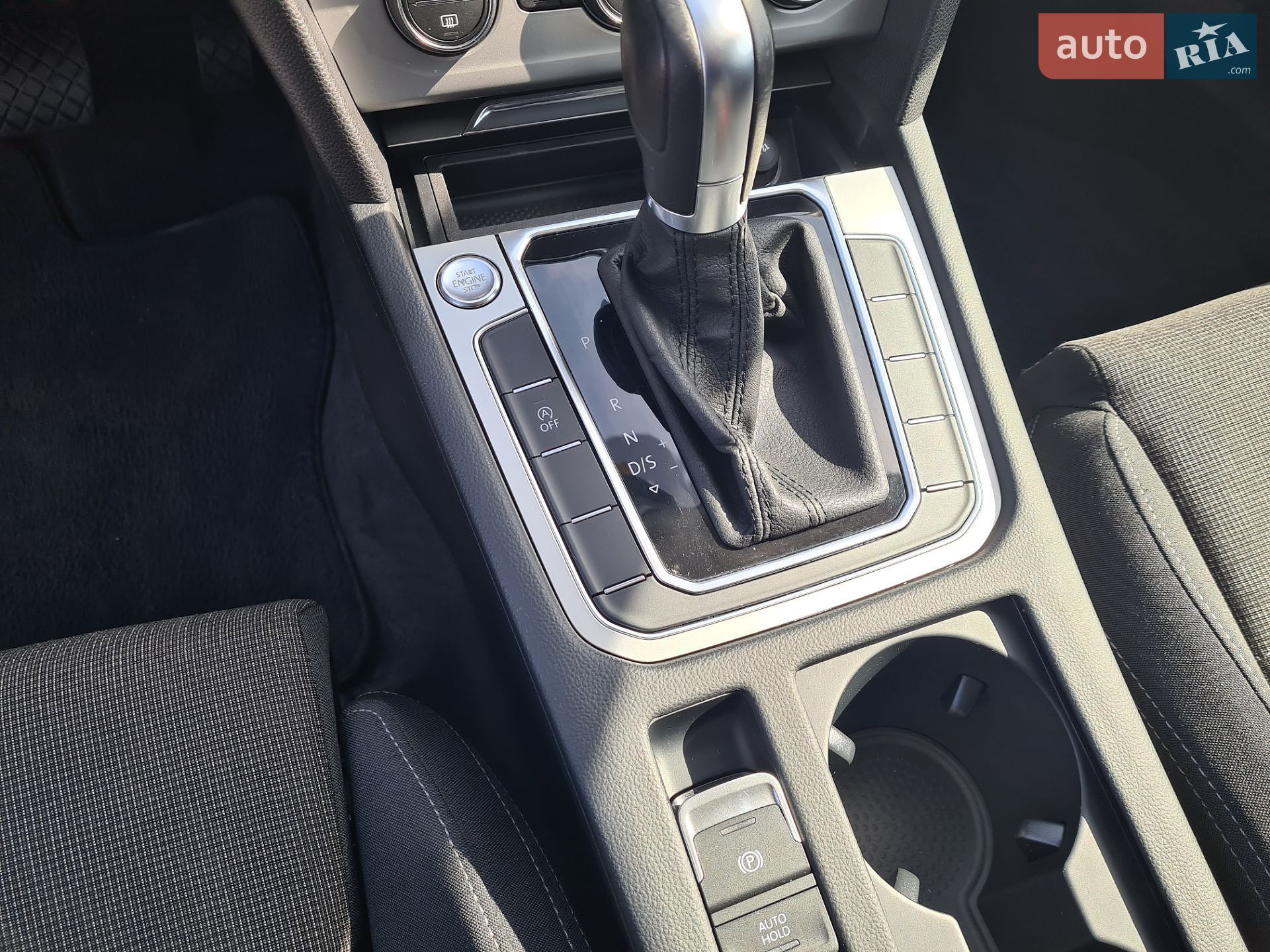 Volkswagen Passat 2018 VIN WVWZZZ3CZJE165833 фото оголошення 21 з 31
