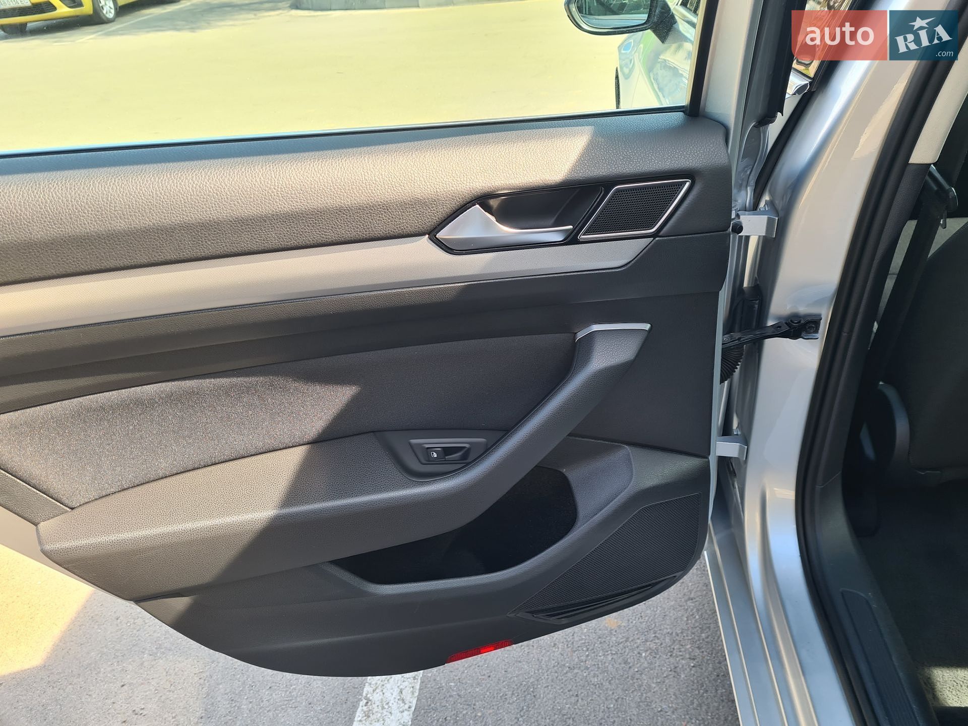 Volkswagen Passat 2018 VIN WVWZZZ3CZJE165833 фото оголошення 25 з 31