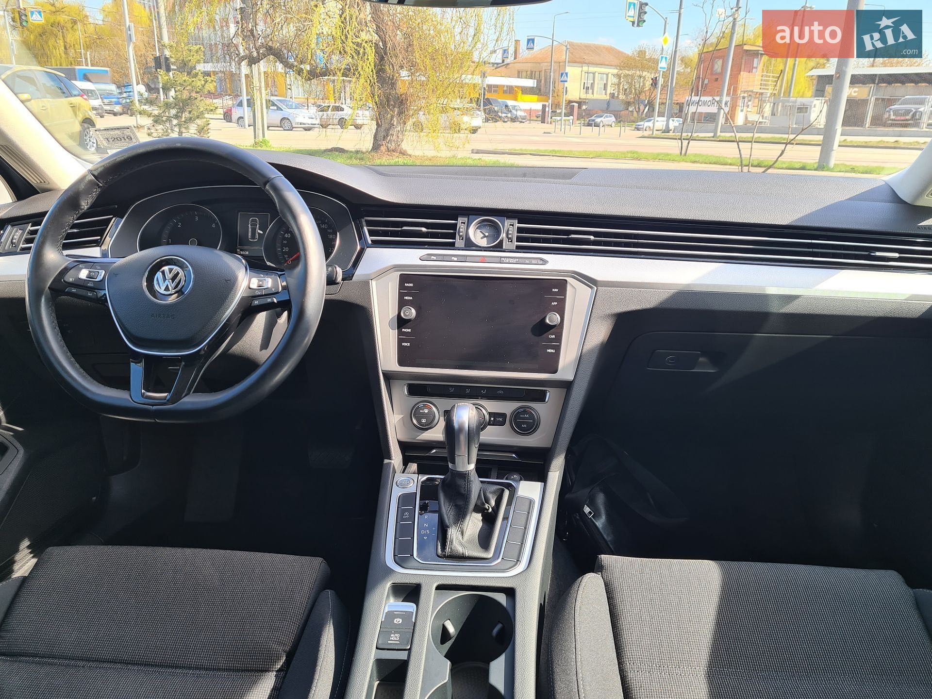 Volkswagen Passat 2018 VIN WVWZZZ3CZJE165833 фото оголошення 24 з 31