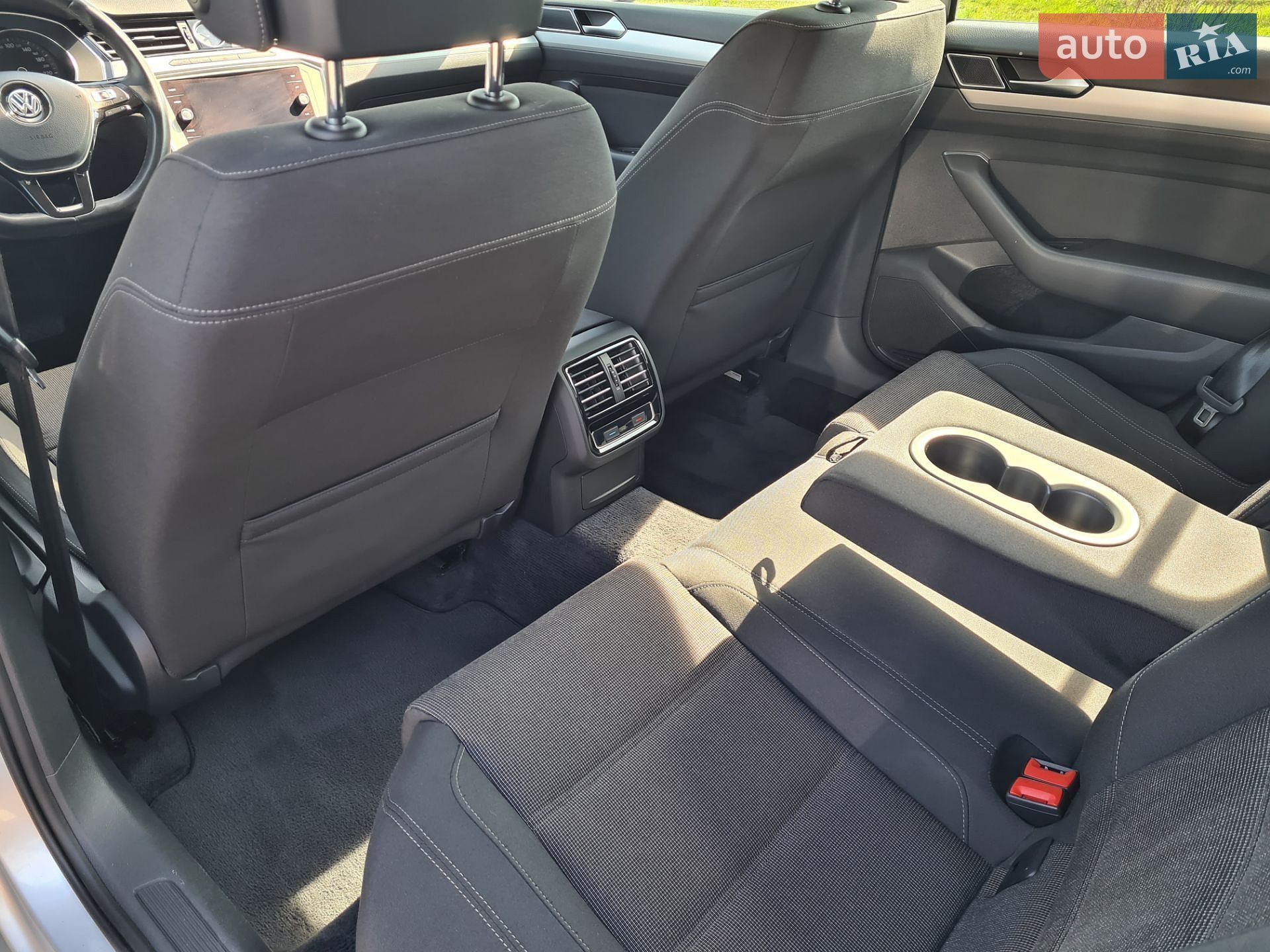 Volkswagen Passat 2018 VIN WVWZZZ3CZJE165833 фото оголошення 26 з 31