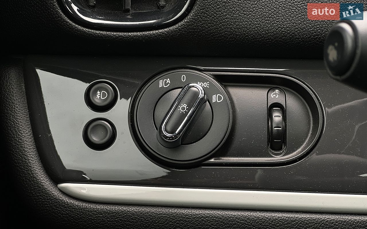 MINI Countryman 2018 VIN WMZYT3C32J3E93393 фото оголошення 22 з 27