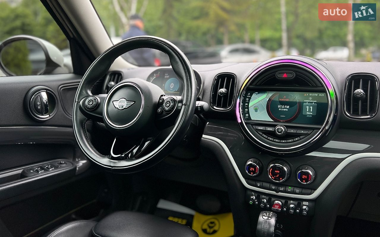 MINI Countryman 2018 VIN WMZYT3C32J3E93393 фото оголошення 25 з 27
