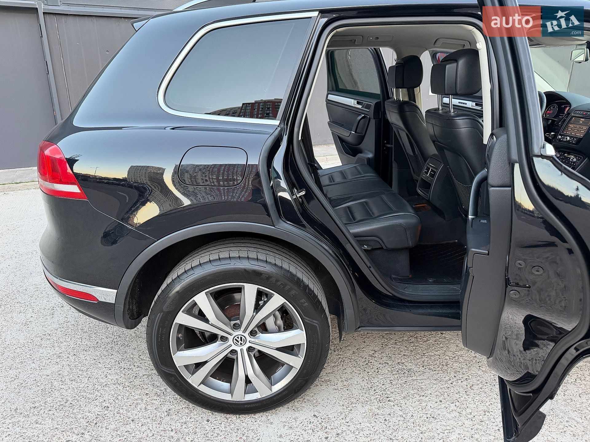 Volkswagen Touareg 2015 VIN WVGZZZ7PZFD014953 фото оголошення 30 з 52