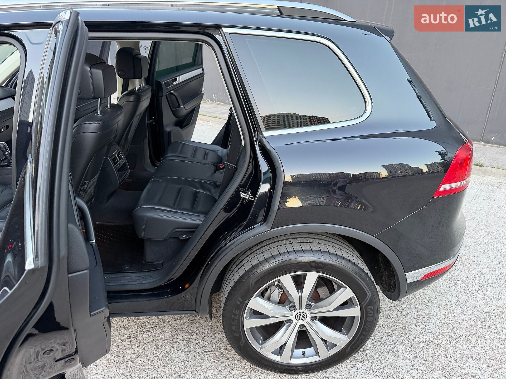Volkswagen Touareg 2015 VIN WVGZZZ7PZFD014953 фото оголошення 40 з 52