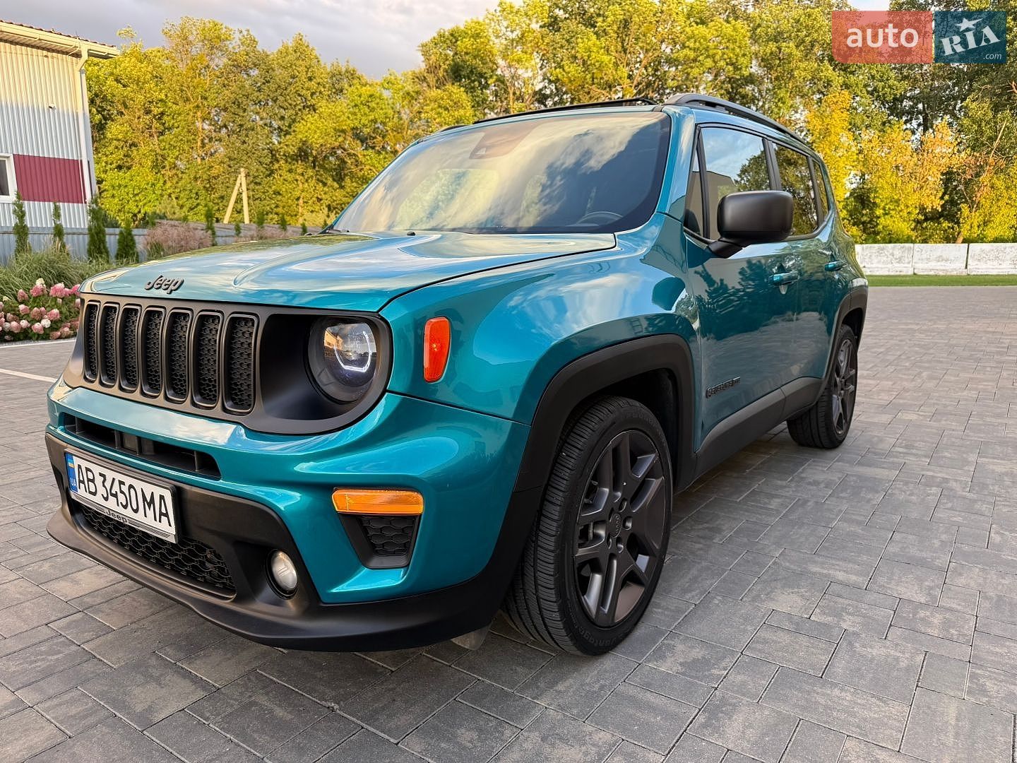 Jeep Renegade 2021 VIN ZACNJCBBXMPM63487 фото оголошення 2 з 147