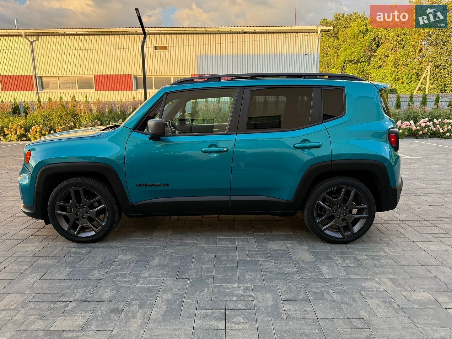 Jeep Renegade 2021 VIN ZACNJCBBXMPM63487 фото оголошення 9 з 147