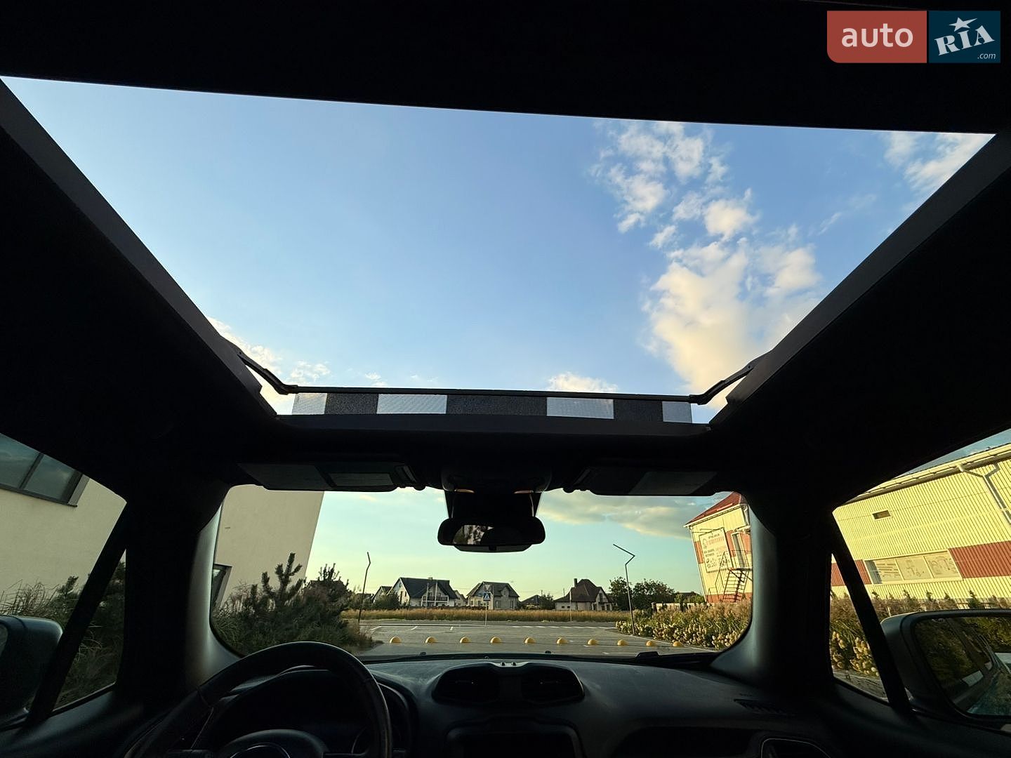 Jeep Renegade 2021 VIN ZACNJCBBXMPM63487 фото оголошення 12 з 147