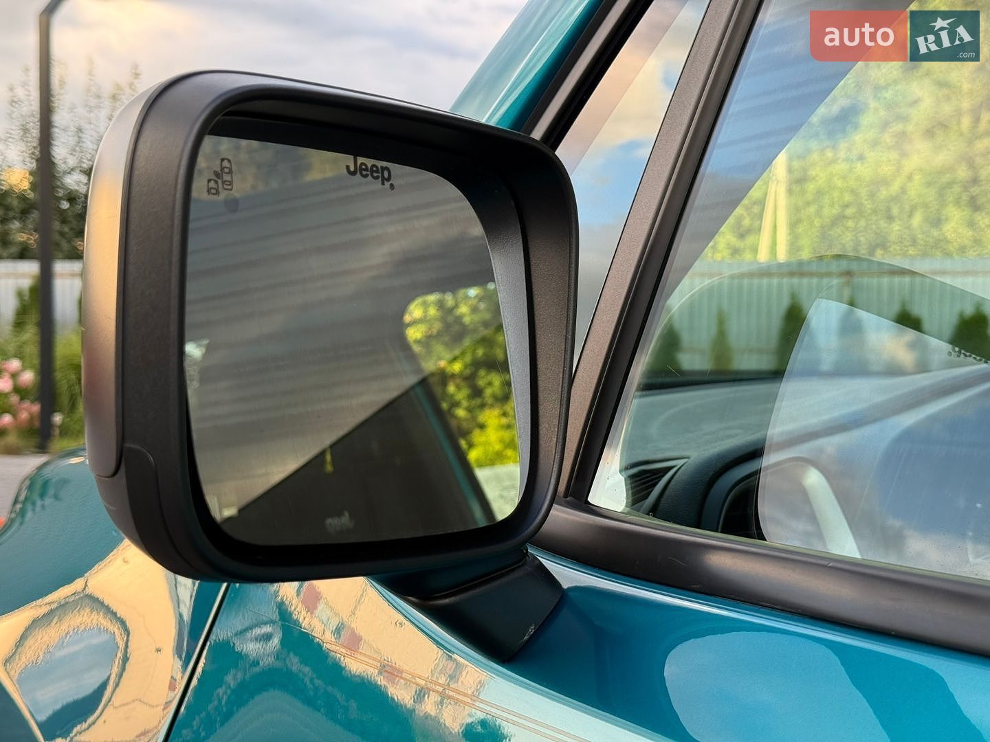 Jeep Renegade 2021 VIN ZACNJCBBXMPM63487 фото оголошення 13 з 147