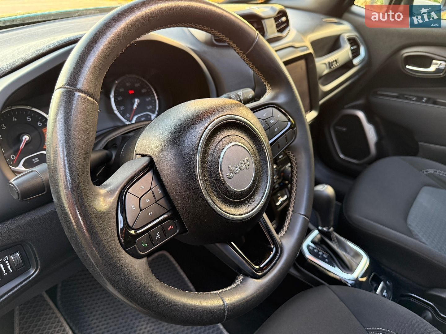 Jeep Renegade 2021 VIN ZACNJCBBXMPM63487 фото оголошення 14 з 147