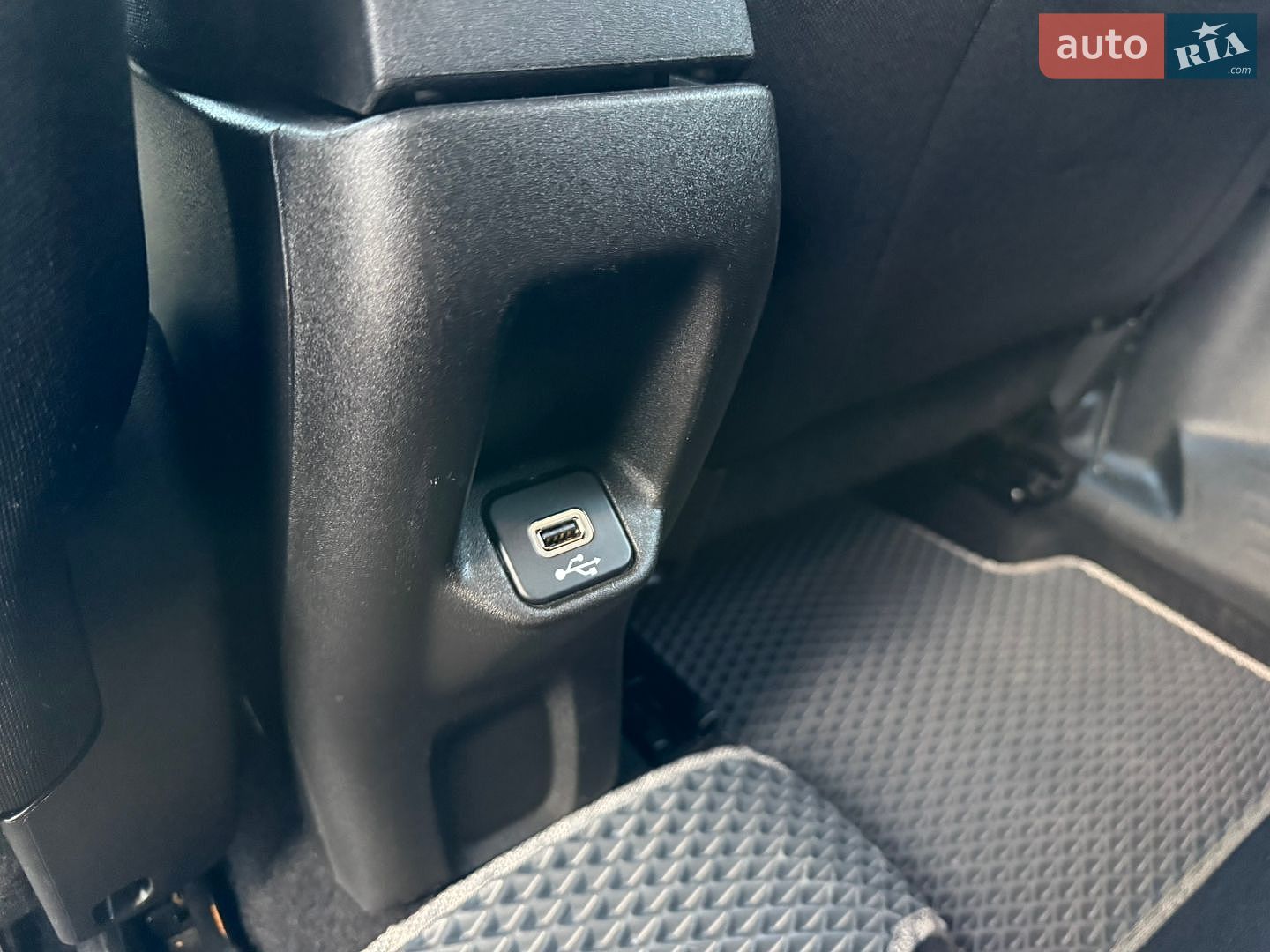 Jeep Renegade 2021 VIN ZACNJCBBXMPM63487 фото оголошення 50 з 147