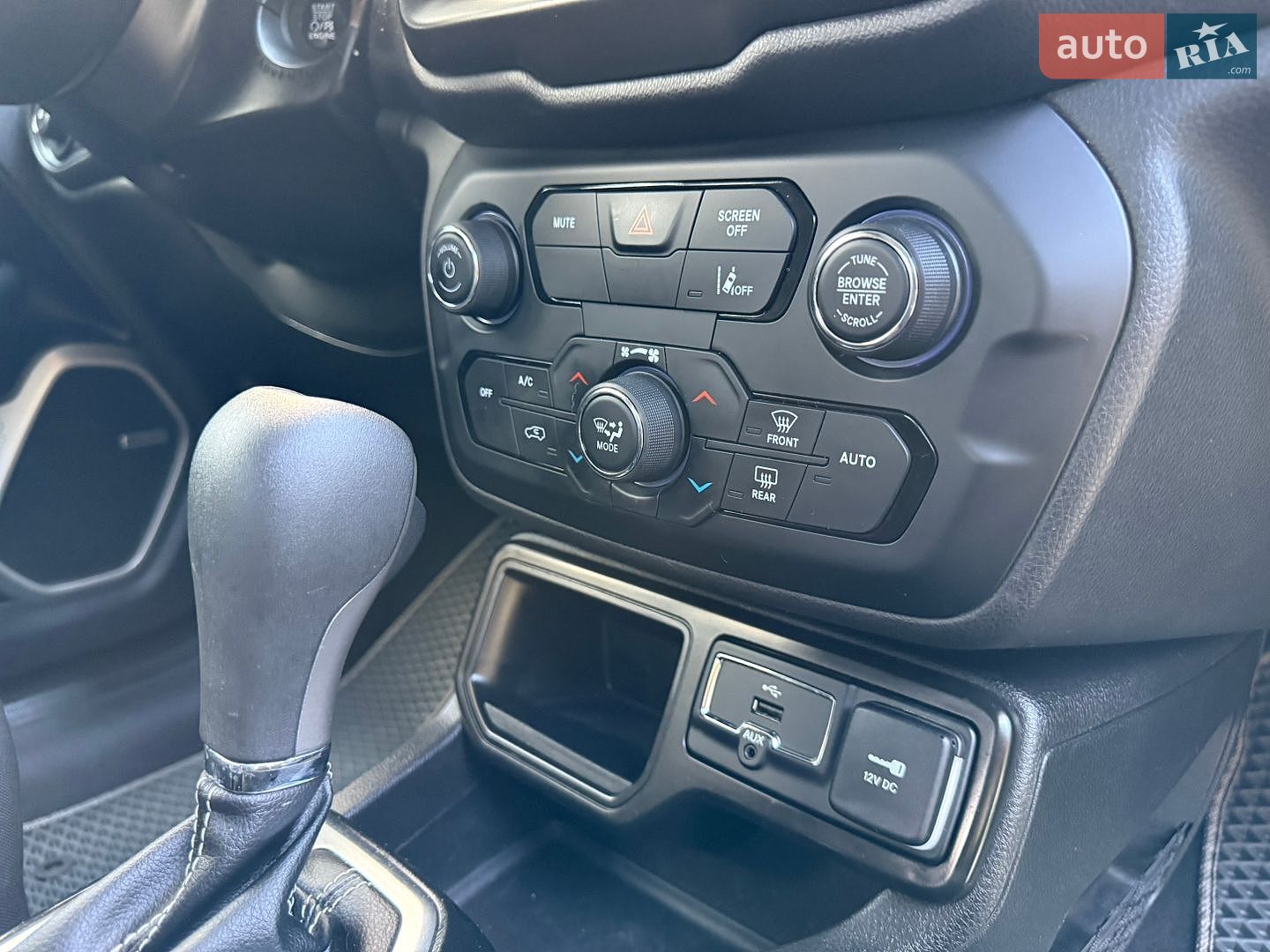 Jeep Renegade 2021 VIN ZACNJCBBXMPM63487 фото оголошення 64 з 147