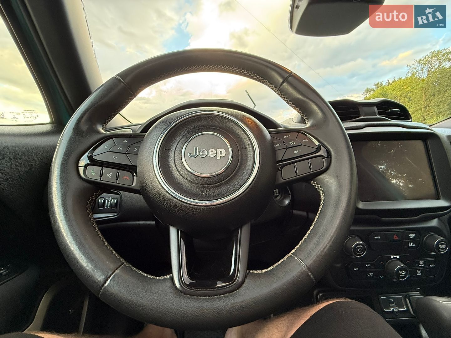 Jeep Renegade 2021 VIN ZACNJCBBXMPM63487 фото оголошення 77 з 147