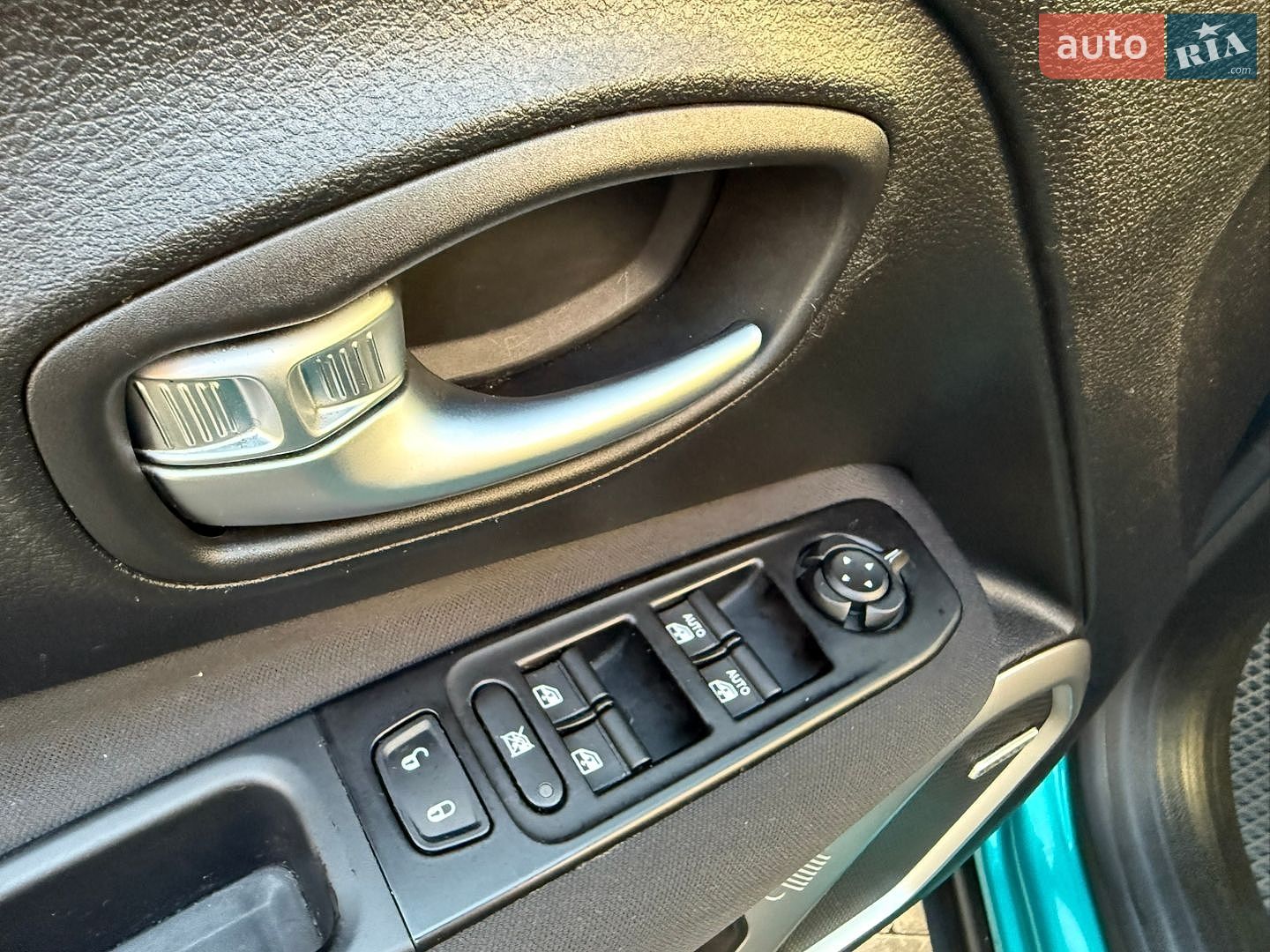 Jeep Renegade 2021 VIN ZACNJCBBXMPM63487 фото оголошення 125 з 147